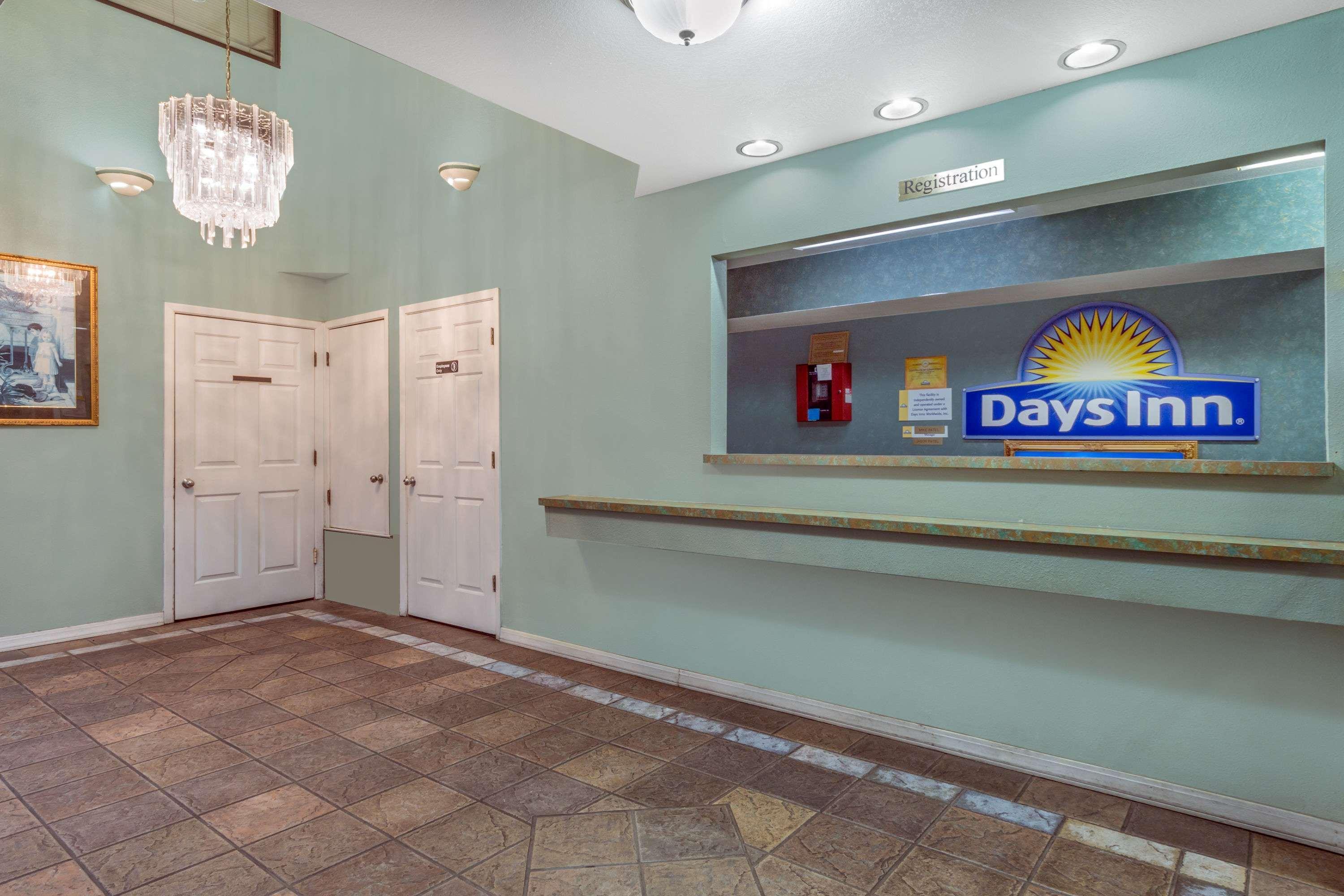 Days Inn Windcrest By Wyndham San Antonio Bagian luar foto