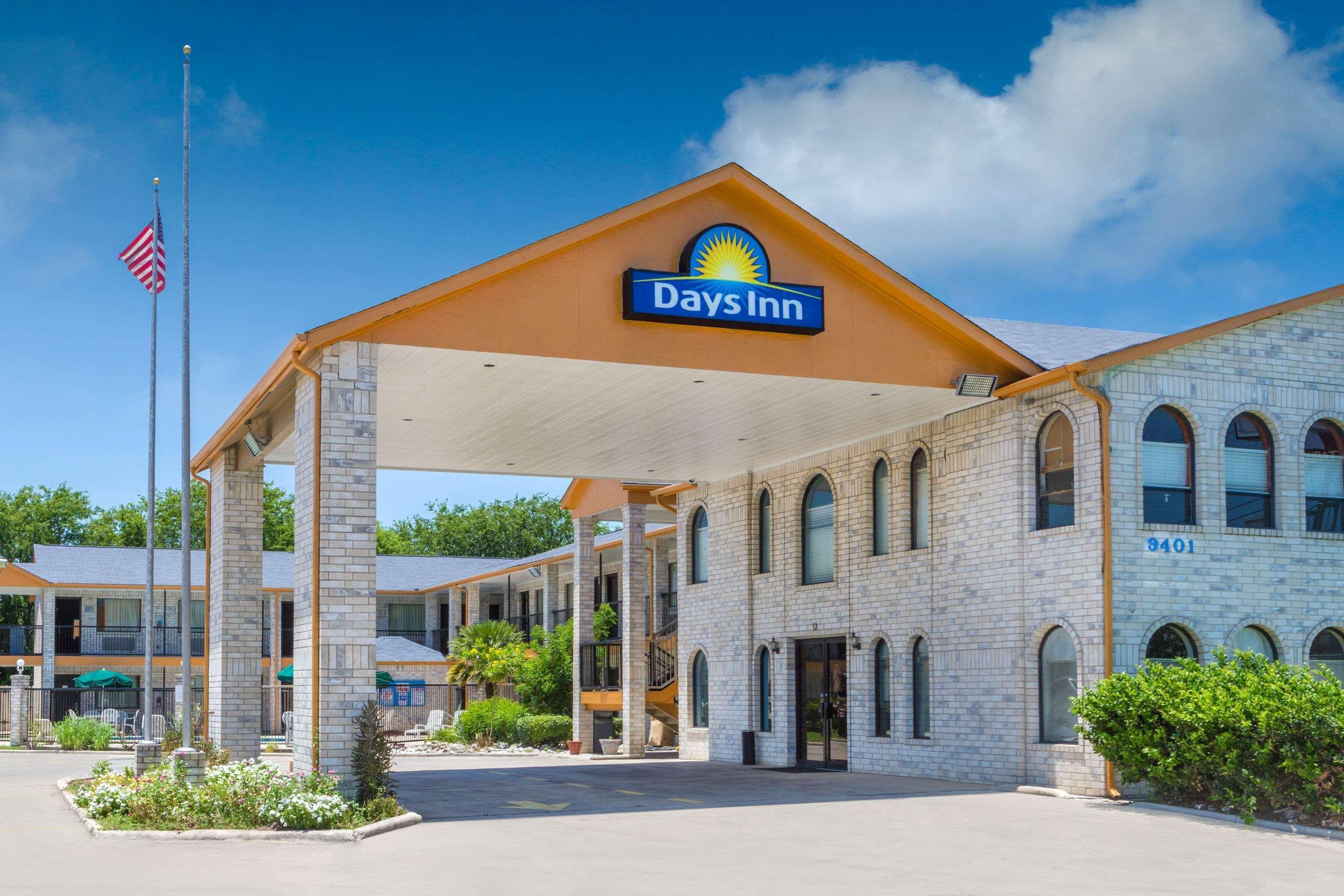 Days Inn Windcrest By Wyndham San Antonio Bagian luar foto