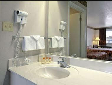 Days Inn Windcrest By Wyndham San Antonio Bagian luar foto